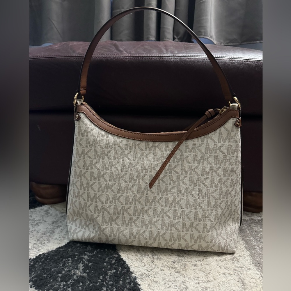 Michael Kors purse - Picture 2 of 7